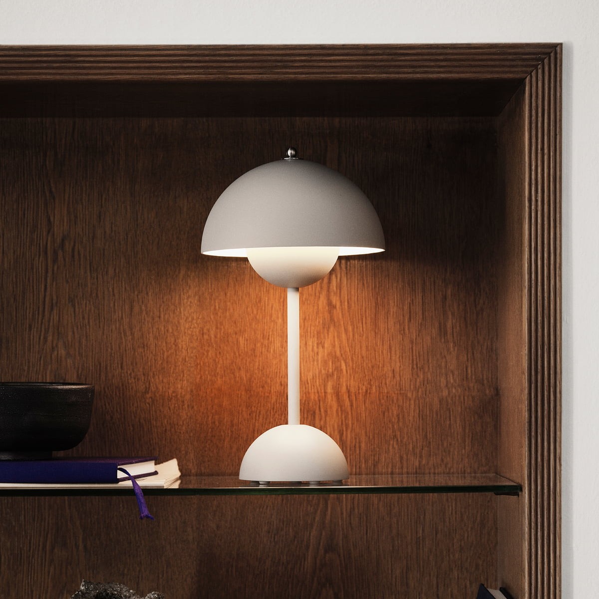 Flowerpot VP9 Portable Table Lamp