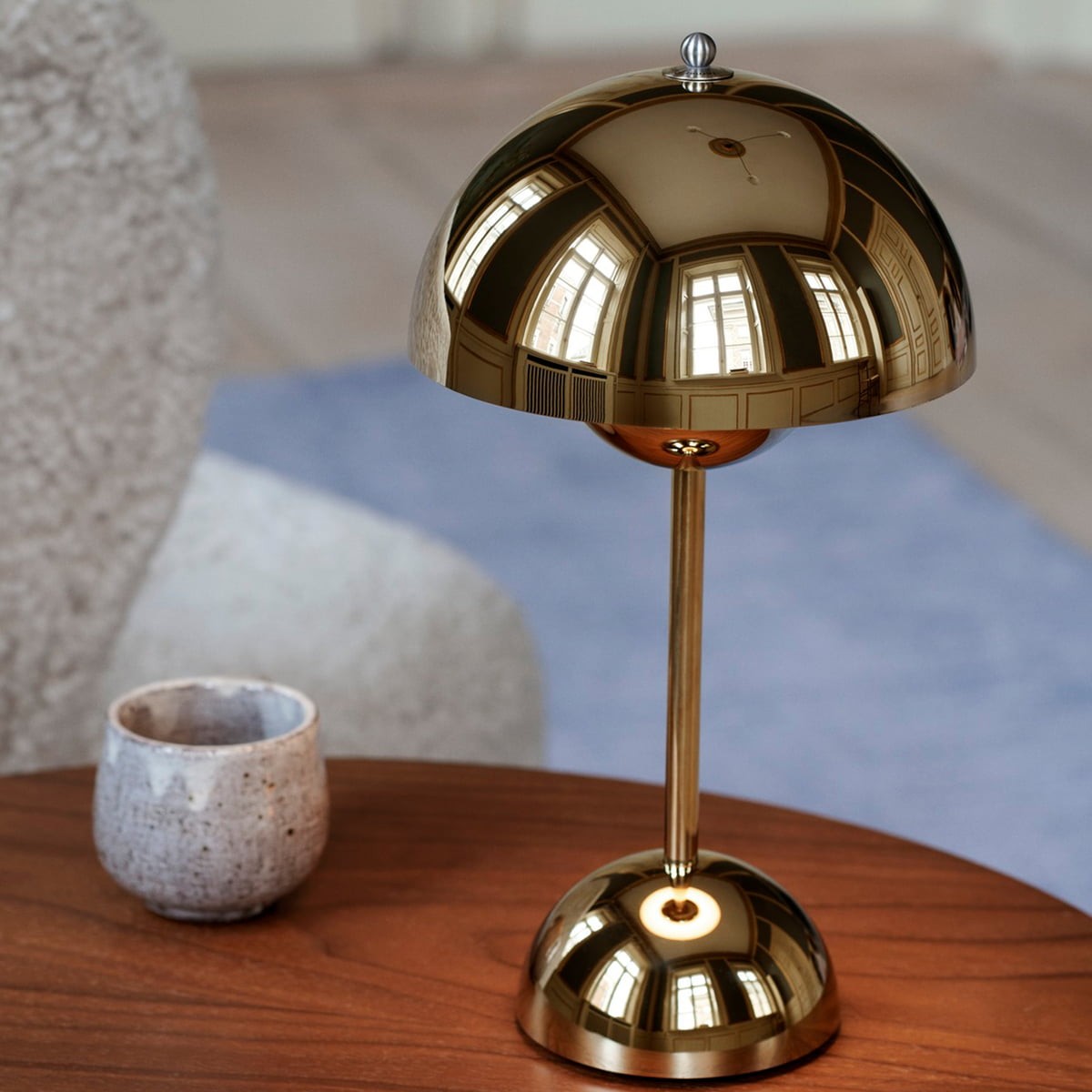 Flowerpot VP9 Portable Table Lamp