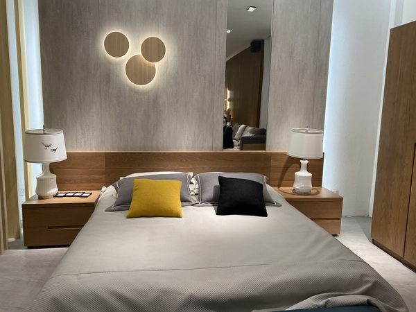 PUCK WALL ART | Fluorescent wall light