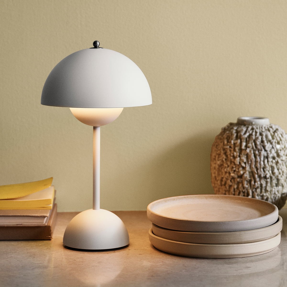 Flowerpot VP9 Portable Table Lamp