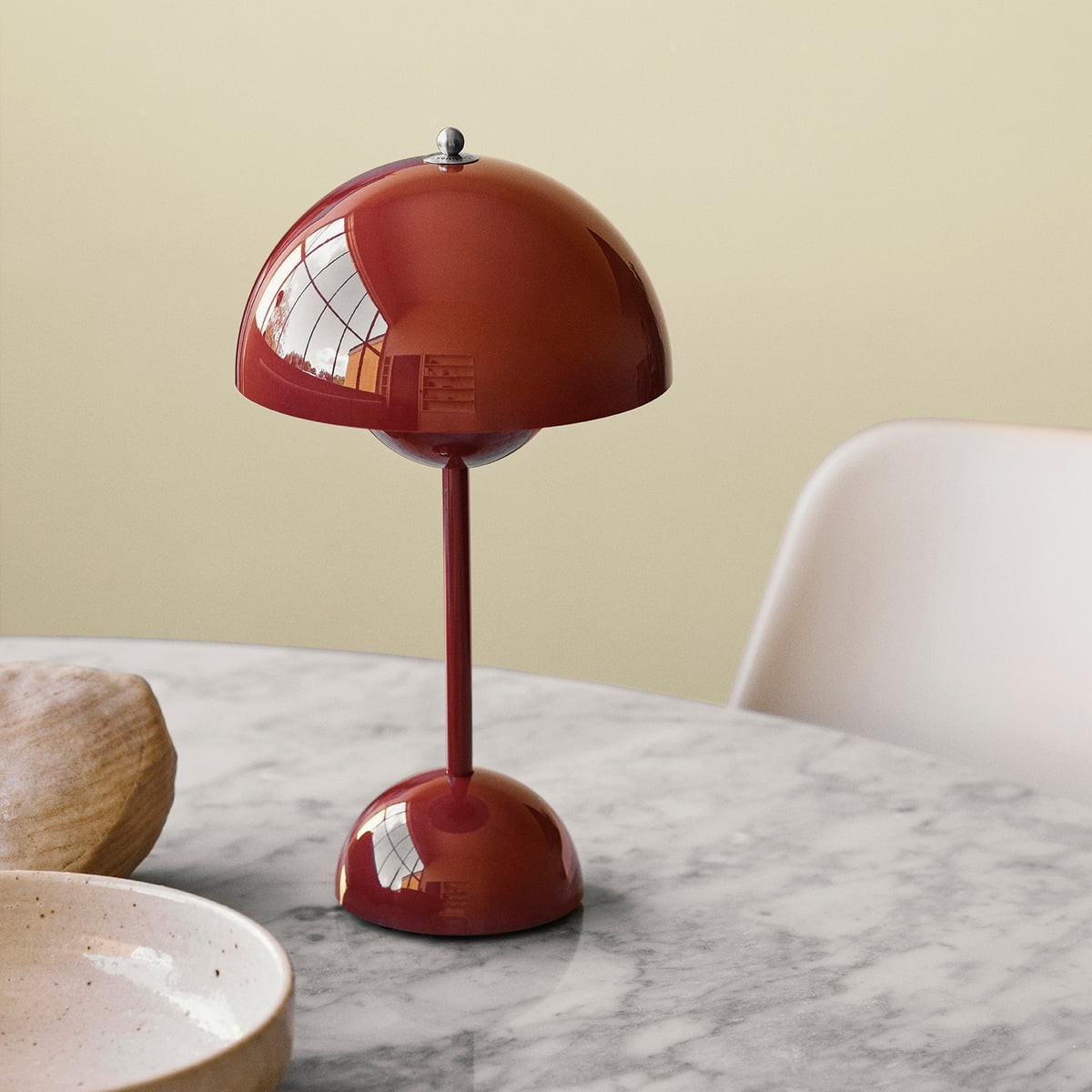 Flowerpot VP9 Portable Table Lamp