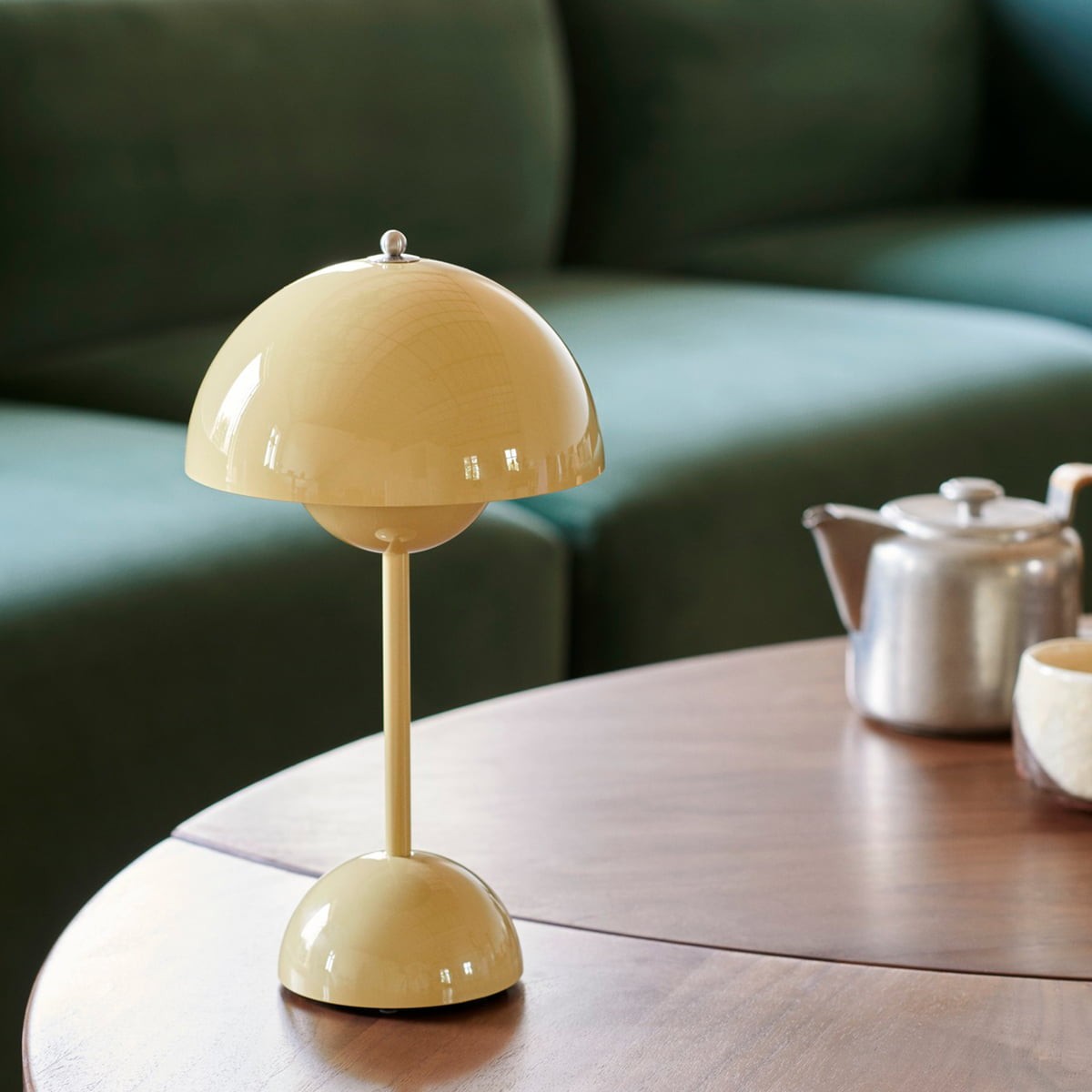 Flowerpot VP9 Portable Table Lamp